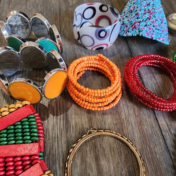 Womans Large jewelry lot 5lbs bracelets necklaces most preowned - Picture 13 of 16